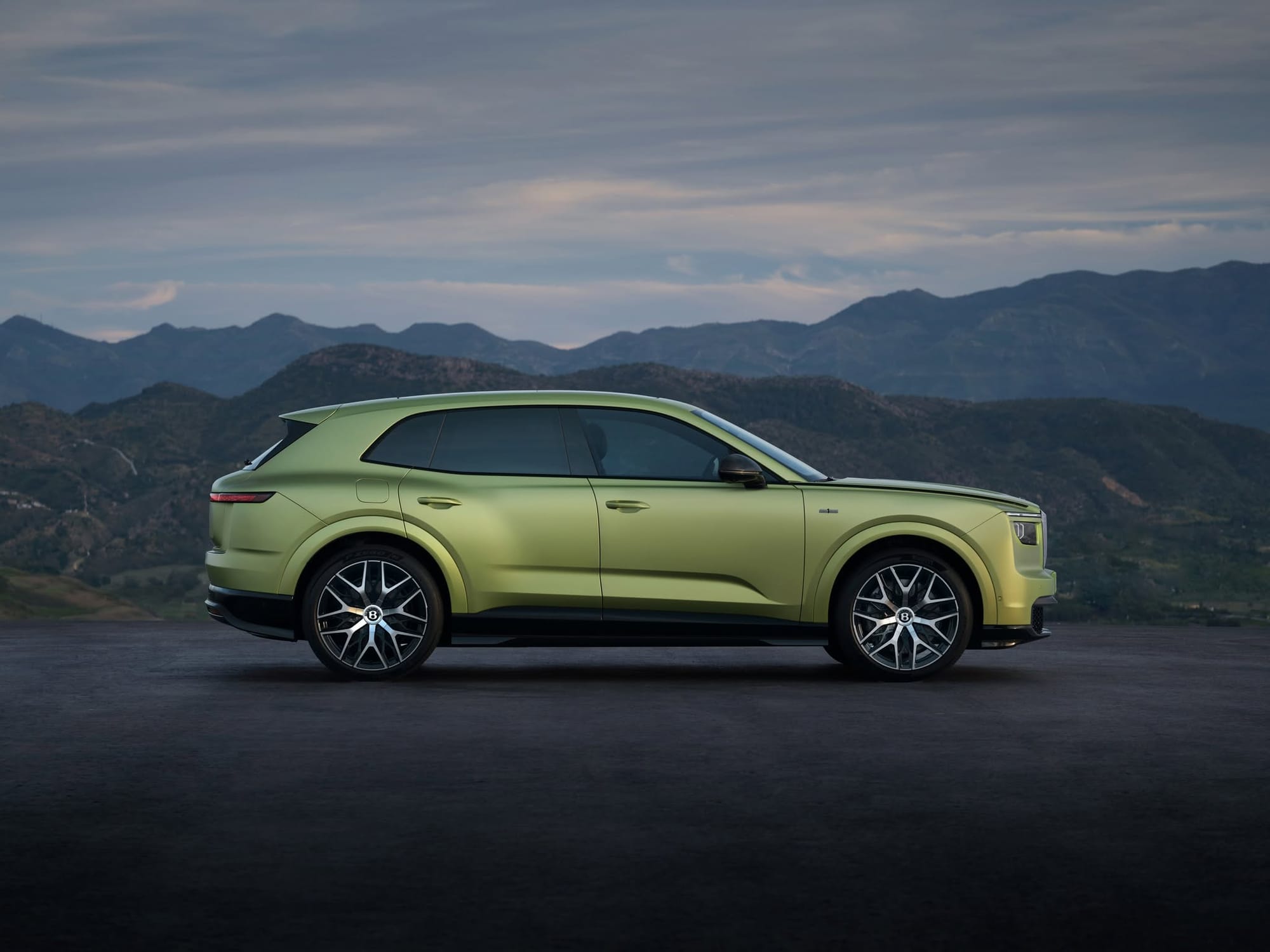 Bentley lansează Torcal, primul model complet electric al mărcii