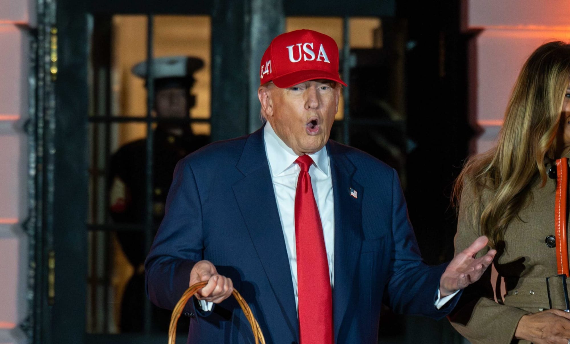 Controverse privind finanțarea unor reclame televizate cu Donald Trump