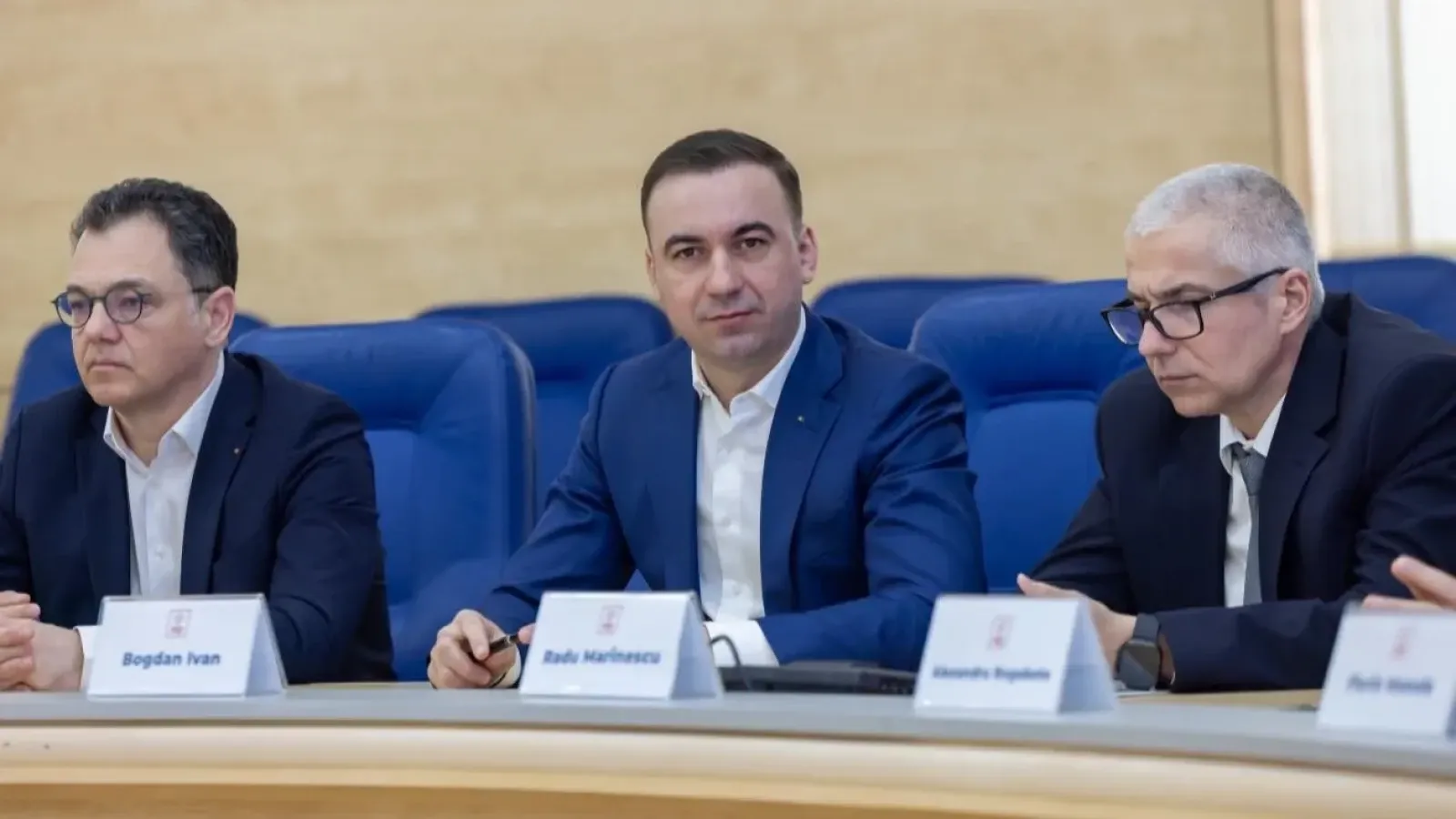 Controverse privind influența SUA și plângeri penale pentru trădare