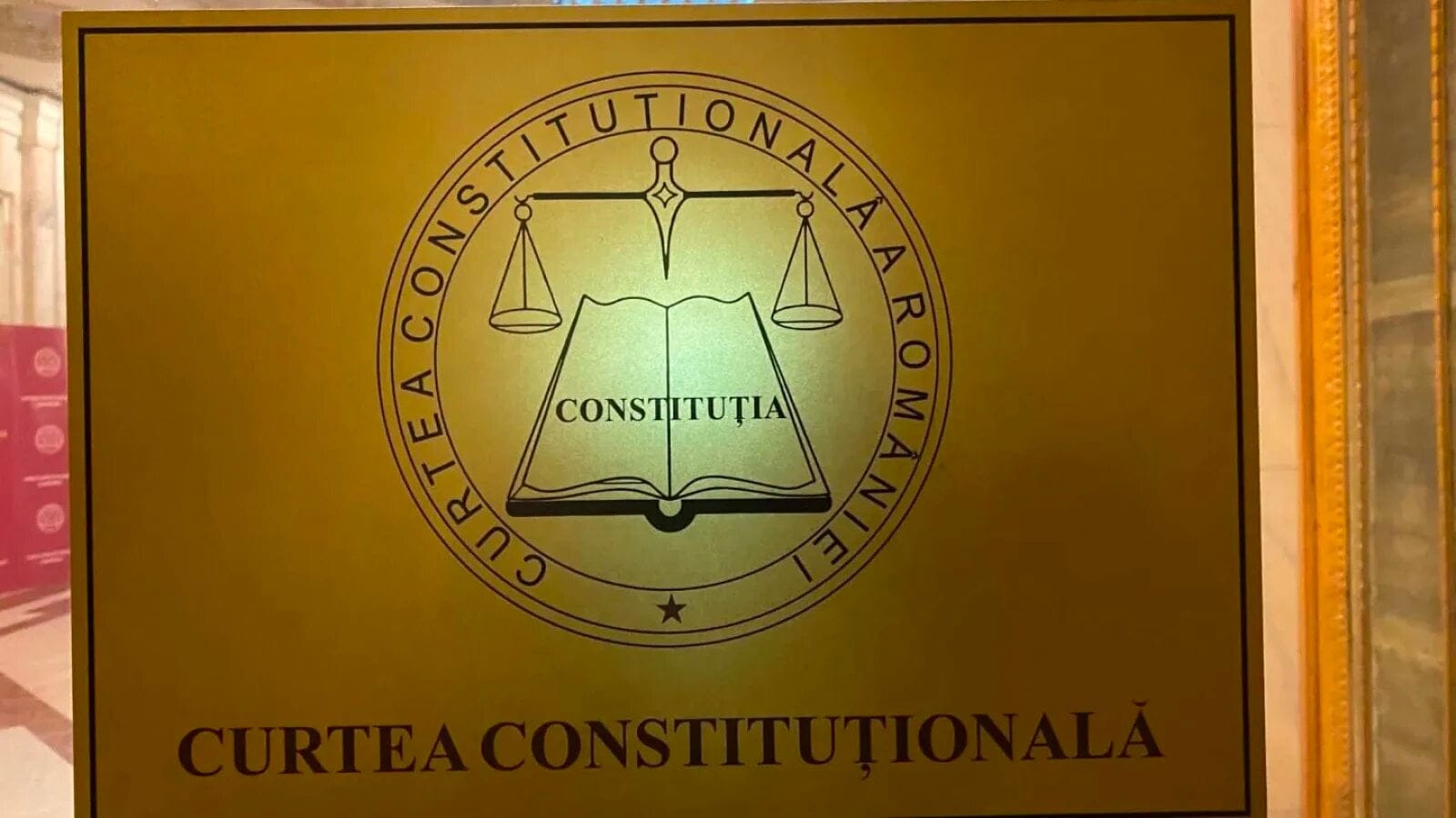 Decizii așteptate la CCR în două conflicte juridice majore