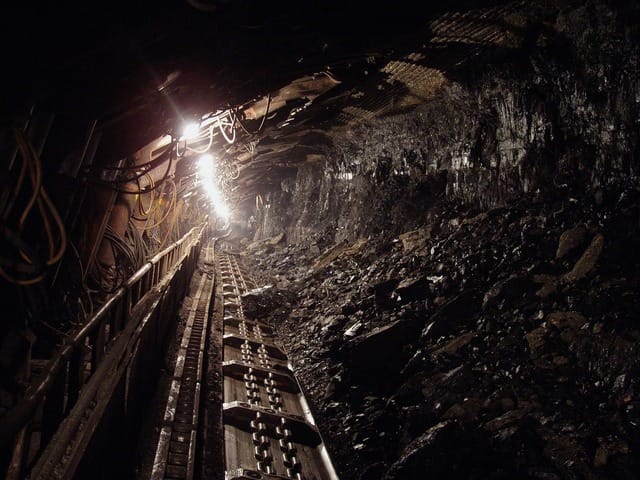 Creșterea prețurilor gazelor naturale determină revenirea companiilor europene la utilizarea cărbunelui