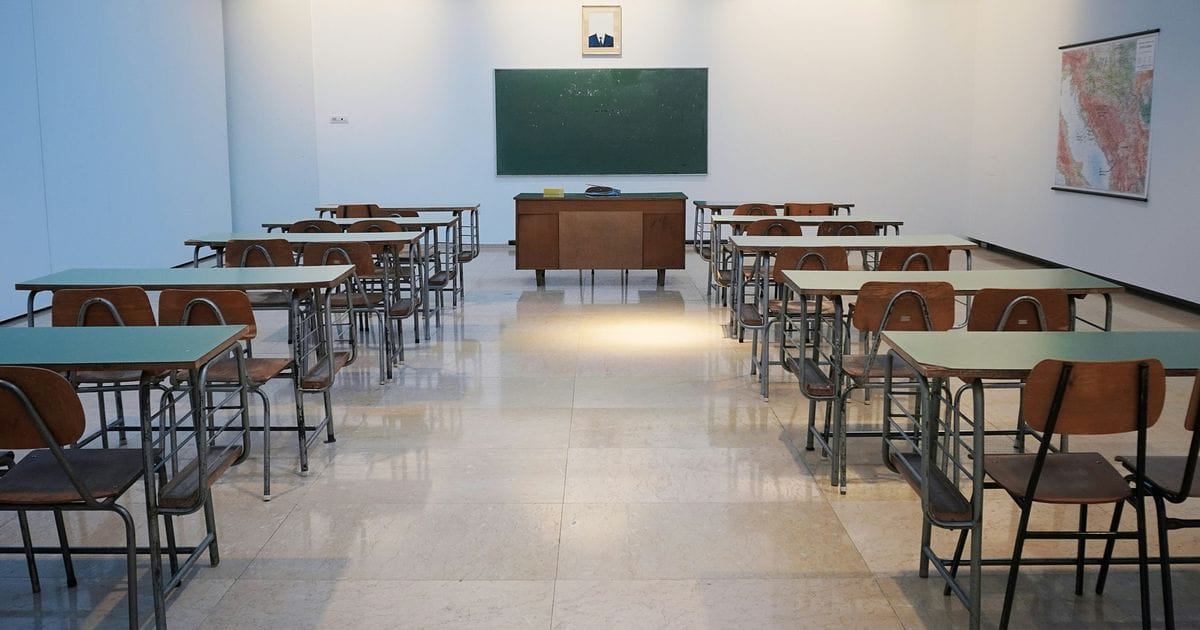 Elev din Iași internat cu suspiciune de scarlatină