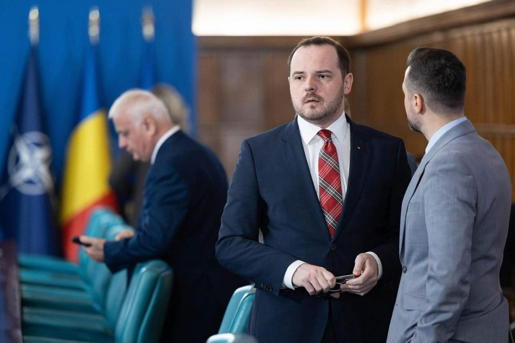 Tensiuni politice privind investirea Guvernului Mureșan și rolul CCR