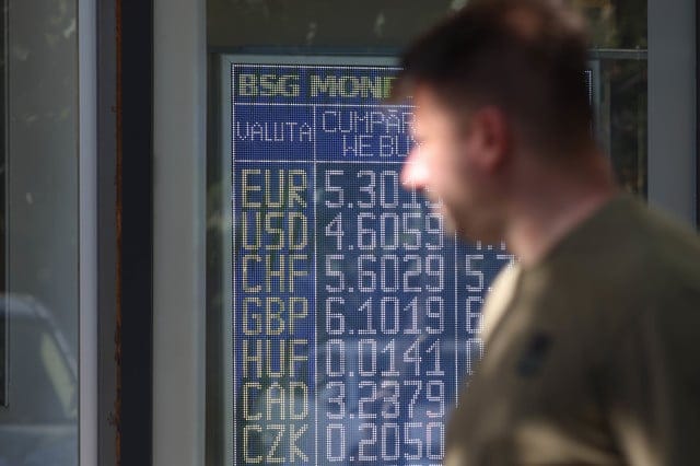 Evoluția cursului valutar pentru principalele monede străine