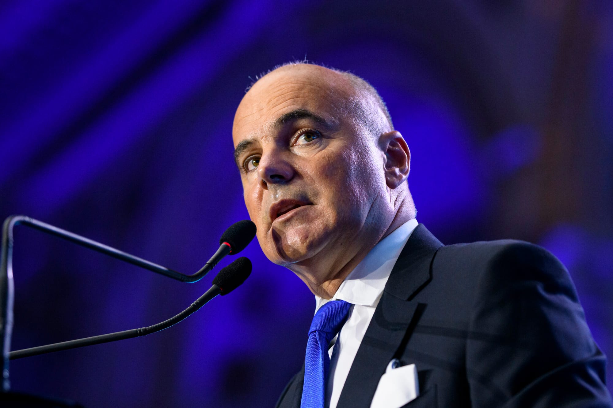 Rareș Bogdan critică gestionarea deficitului bugetar de către Ilie Bolojan