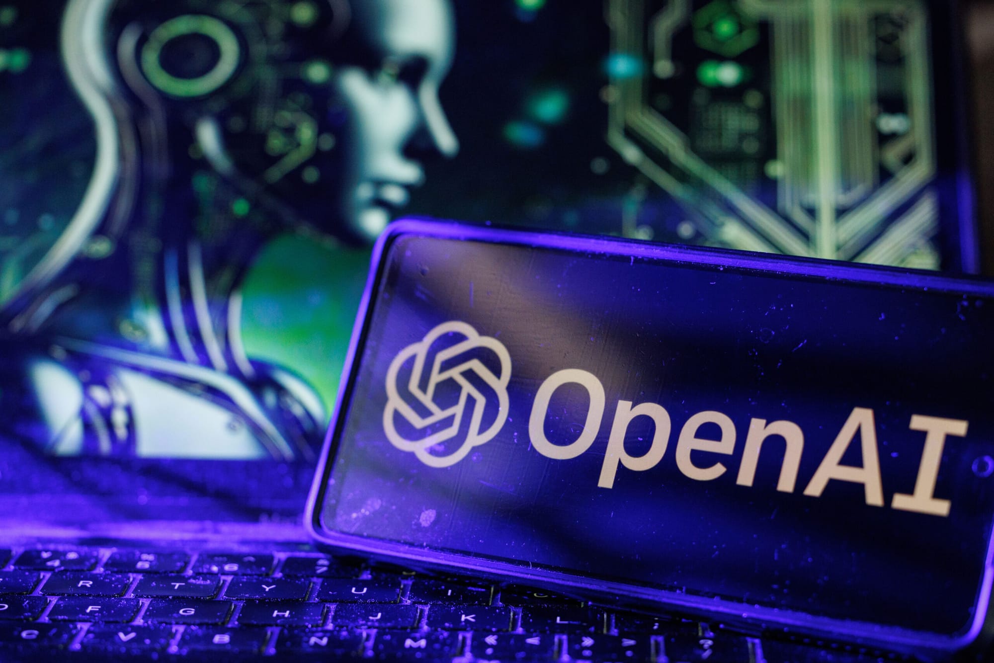 OpenAI a concediat trei cercetători pentru gestionarea datelor