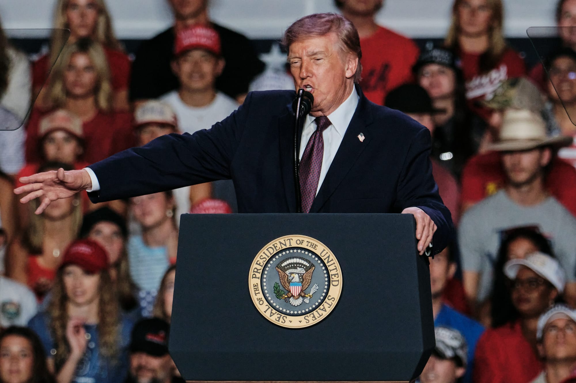 Evoluția cotei de popularitate a lui Donald Trump
