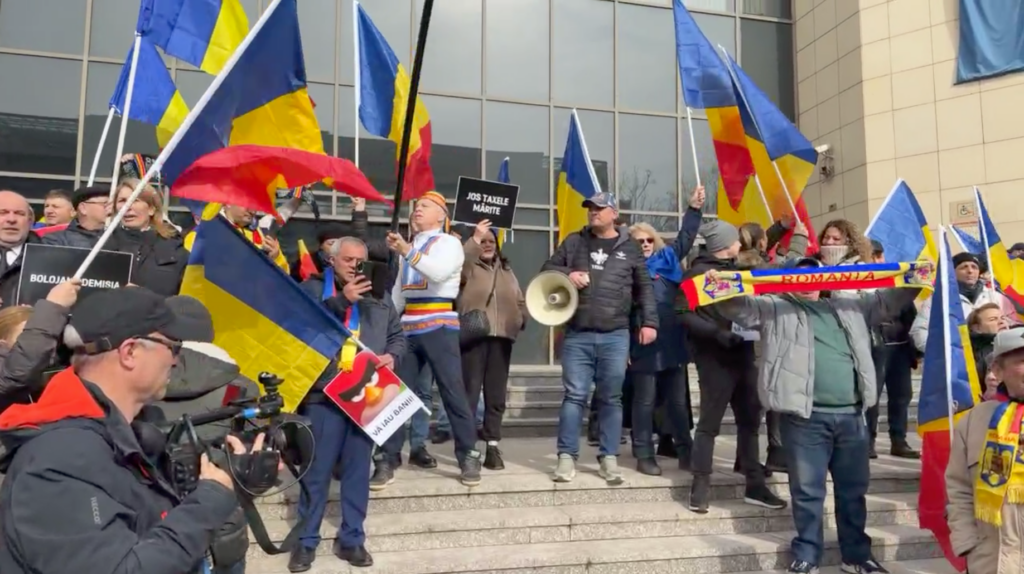 Manifestație în București organizată de grupări de ultrași