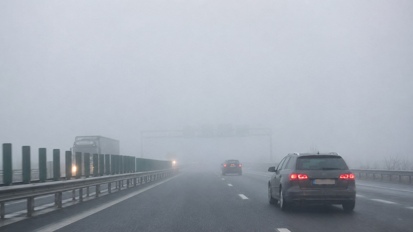 Condiții de vizibilitate redusă pe drumurile naționale și autostrăzi
