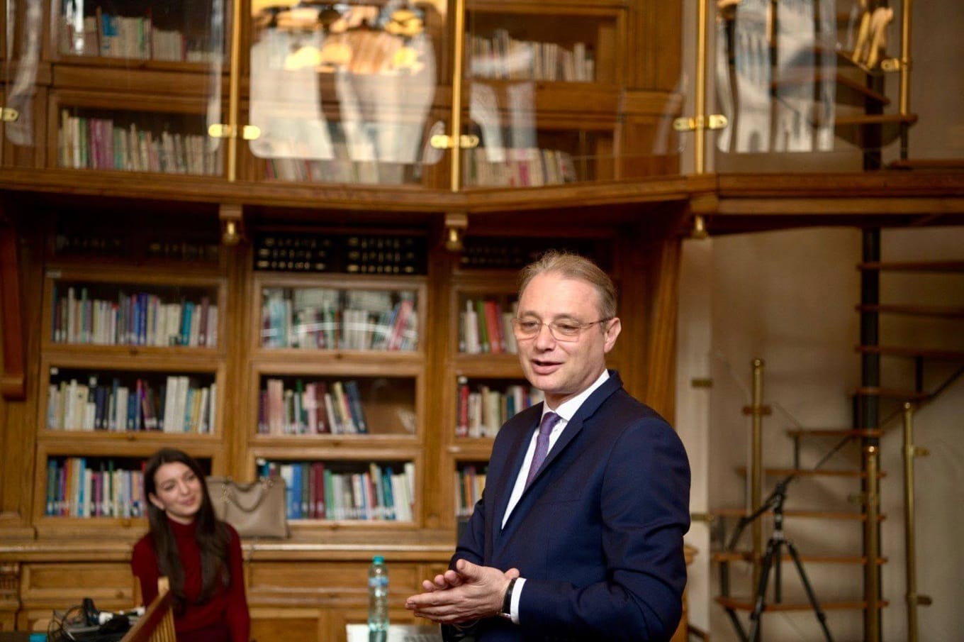 Reacția premierului desemnat față de ironiile privind lectura