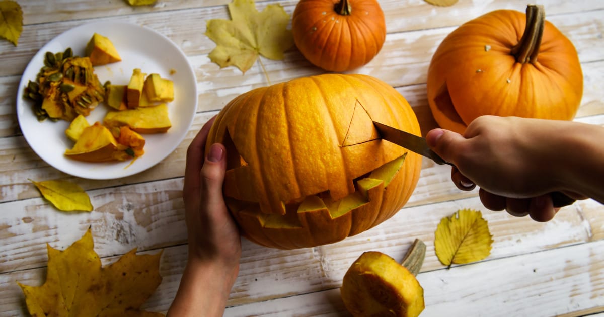 Tradiții și influențe comerciale în perioada Halloween