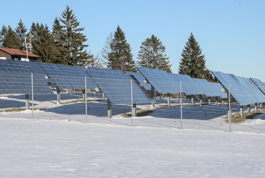 Funcționarea sistemelor fotovoltaice în condiții de iarnă și configurări