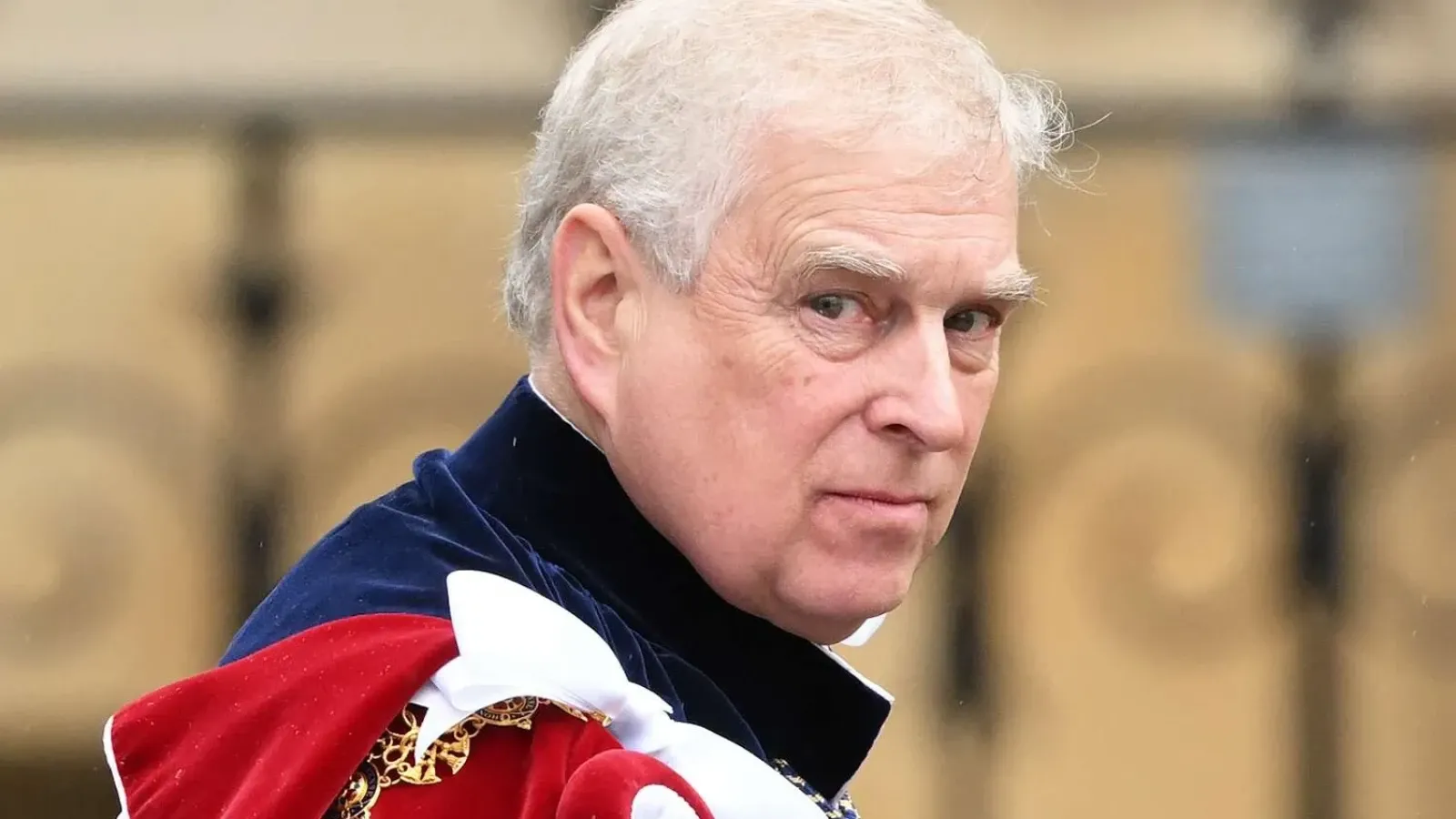 Decizie judecătorească privind perchezițiile în cazul fostului prinț Andrew