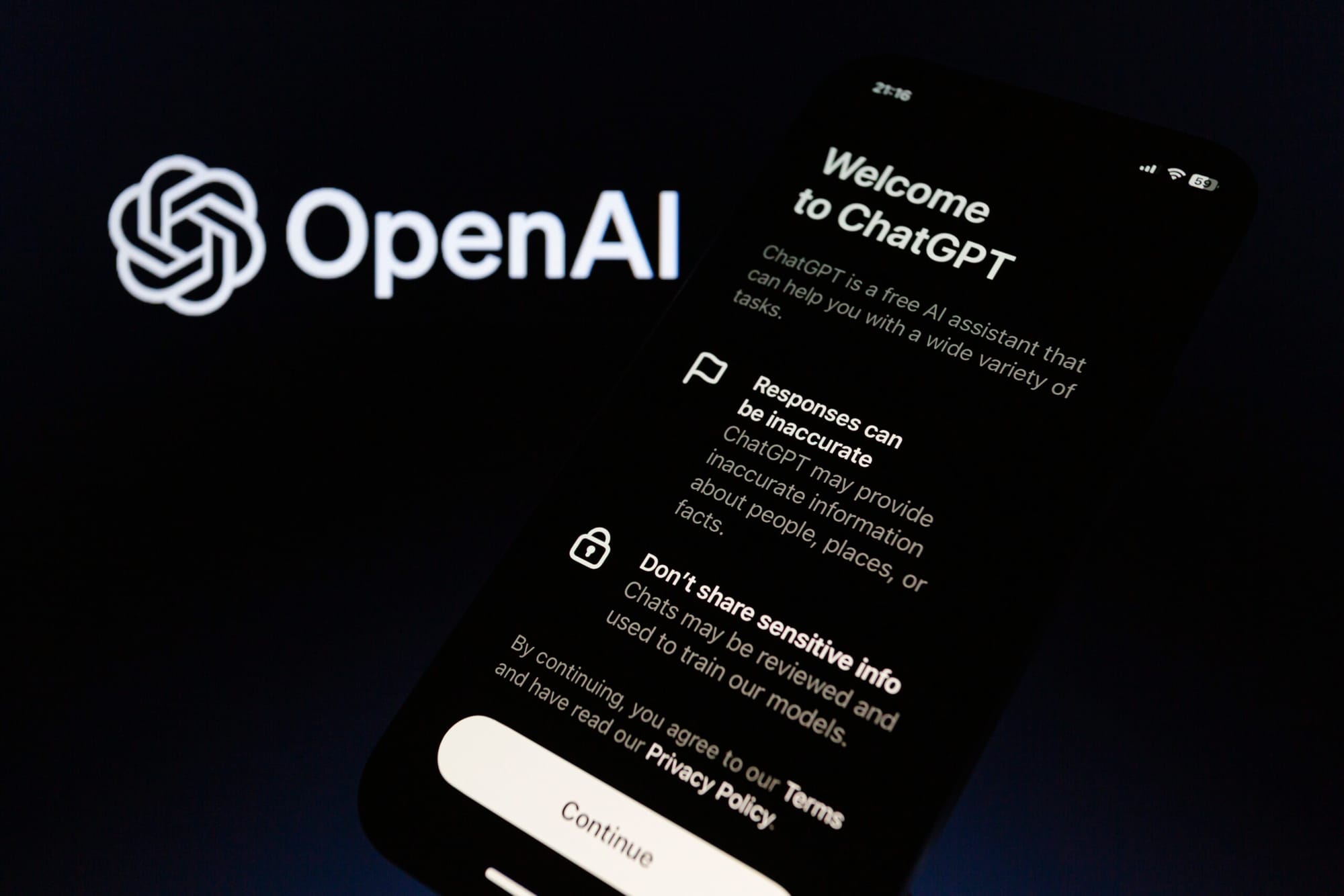 OpenAI introduce restricții privind informațiile despre arme în ChatGPT