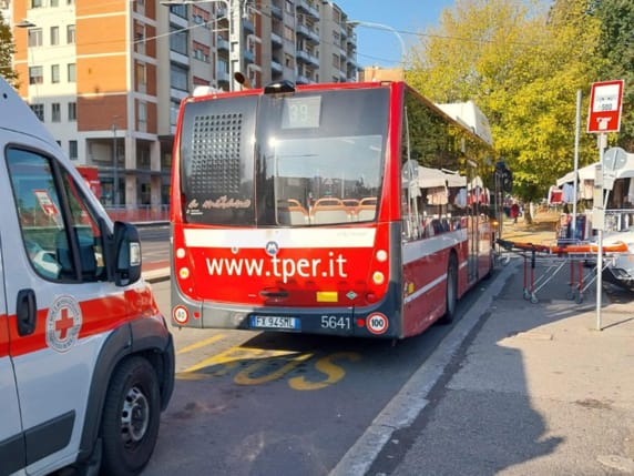 Naștere neașteptată într-un autobuz din Bologna