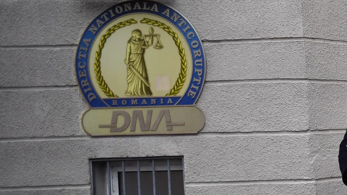 Primarul din Slănic Moldova reținut de DNA pentru mită