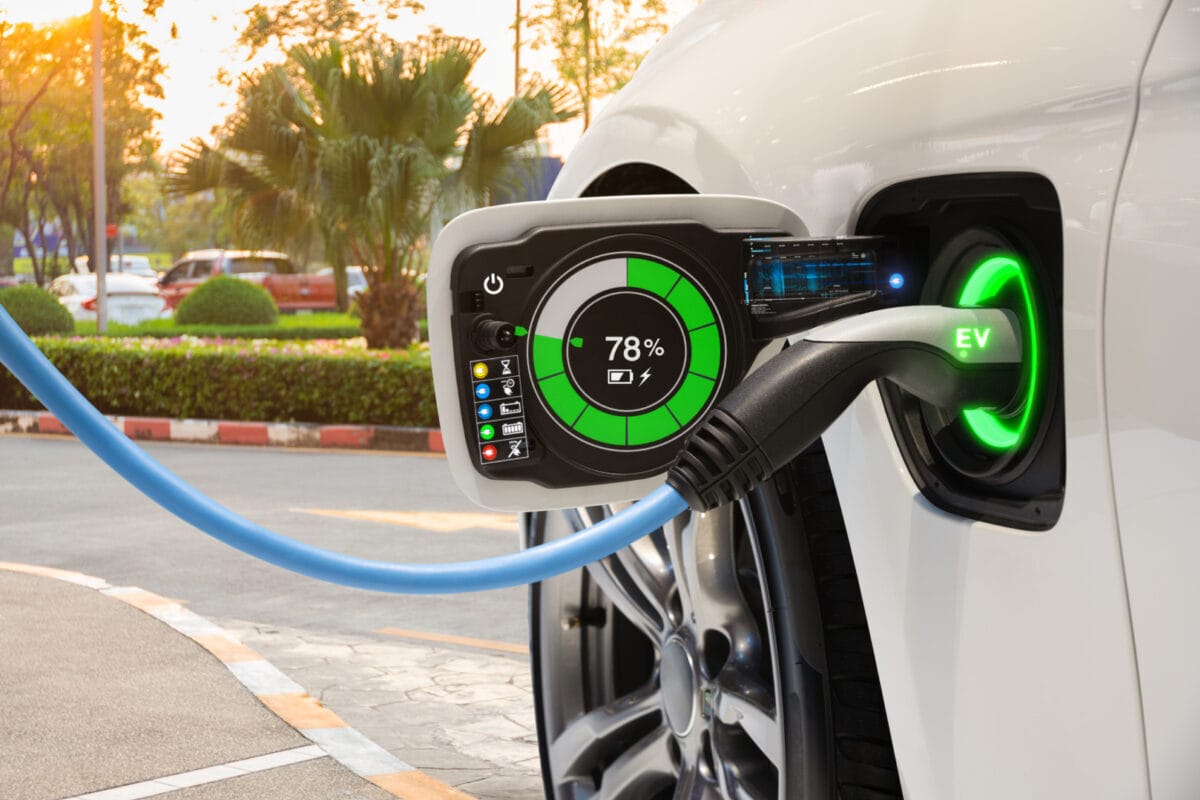 Evoluția pieței și a infrastructurii vehiculelor electrice