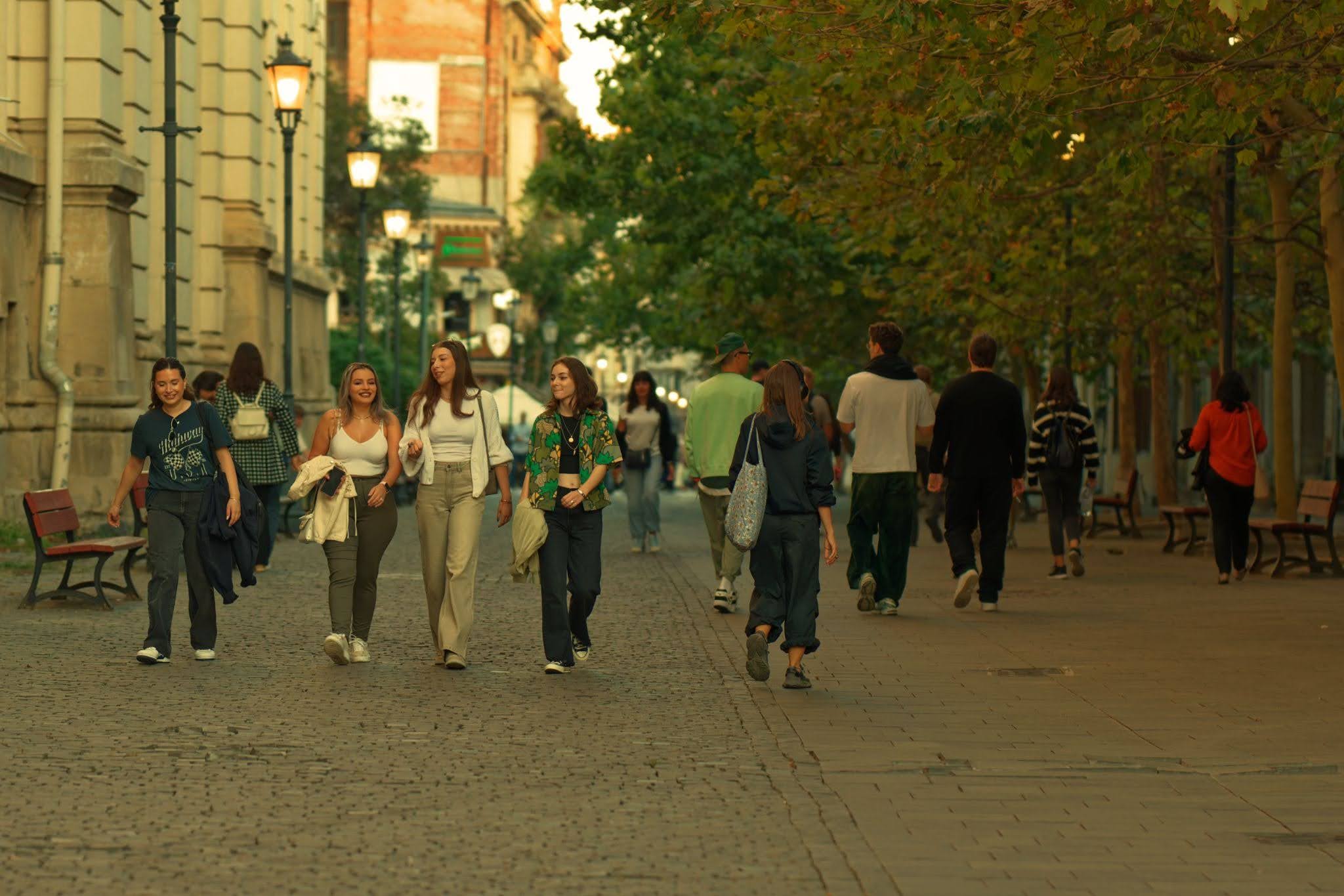 Lansarea unei platforme de investiții pentru adolescenți în România