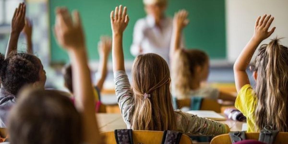 Sindicatele din educație solicită modificarea procedurii de acordare a burselor