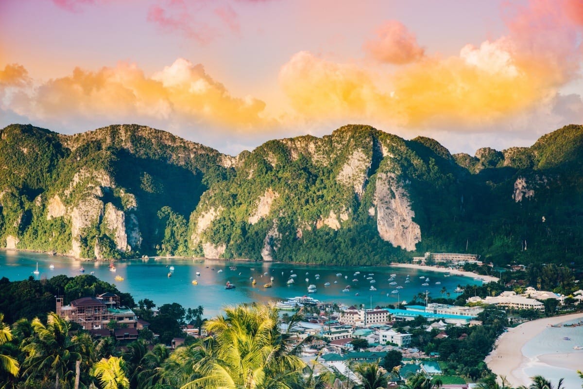 Thailanda analizează introducerea unor noi taxe pentru turiști