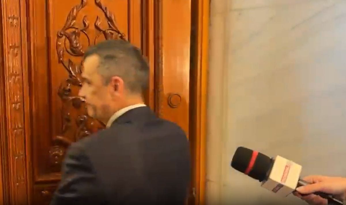 Recompensă pentru găsirea volumului de matematică al lui Sorin Grindeanu
