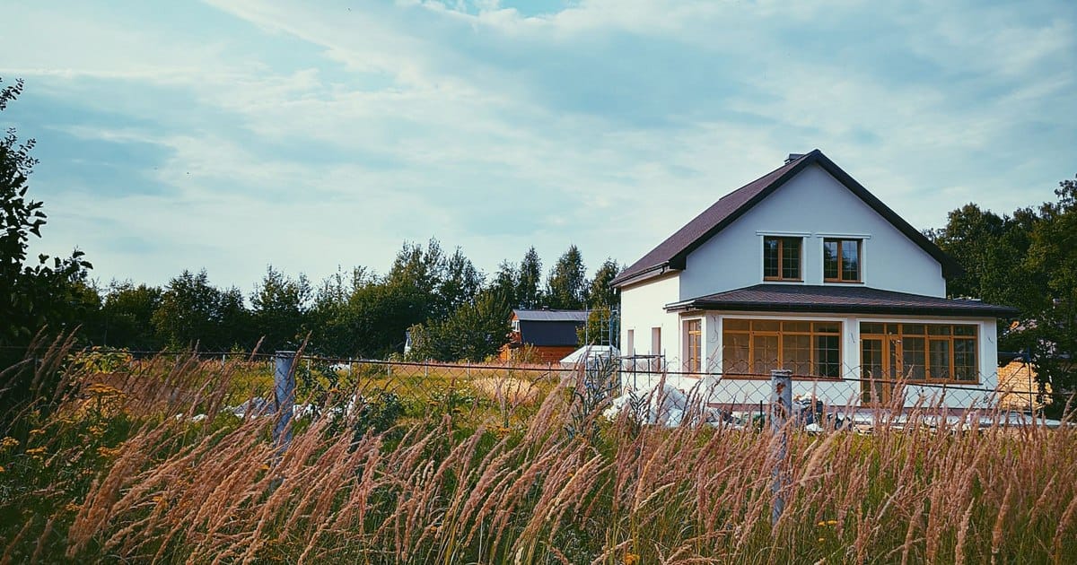 Tendințe de scădere a prețurilor imobiliare în sate europene