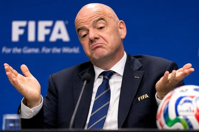 Controverse privind veniturile președintelui FIFA
