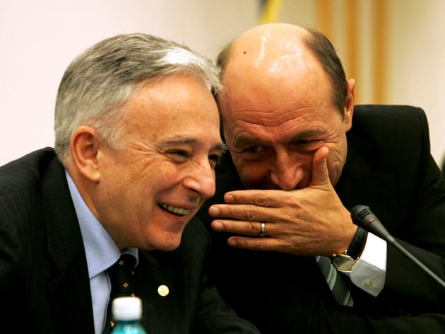 Previziuni privind evoluția cursului de schimb euro-leu