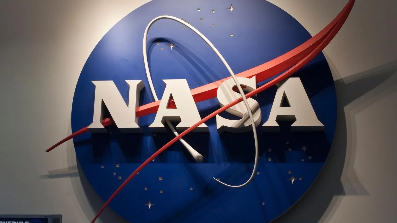 NASA caută adăposturi naturale pentru o viitoare bază lunară