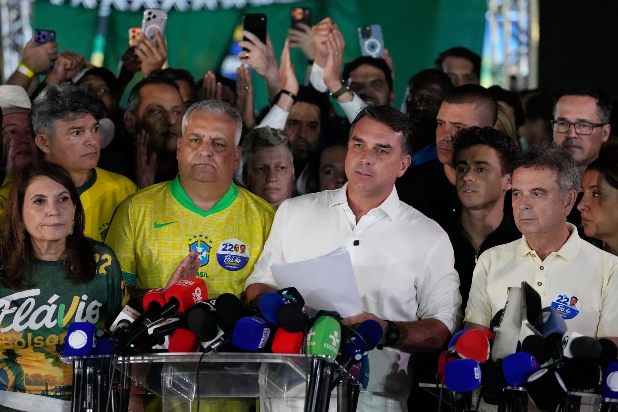 Flávio Bolsonaro s-a refugiat în SUA după alegerile din Brazilia