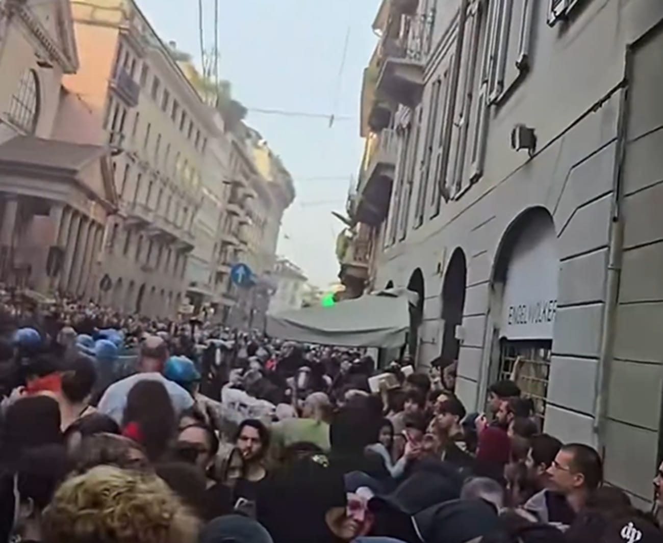 Manifestații sociale în mai multe orașe din Italia