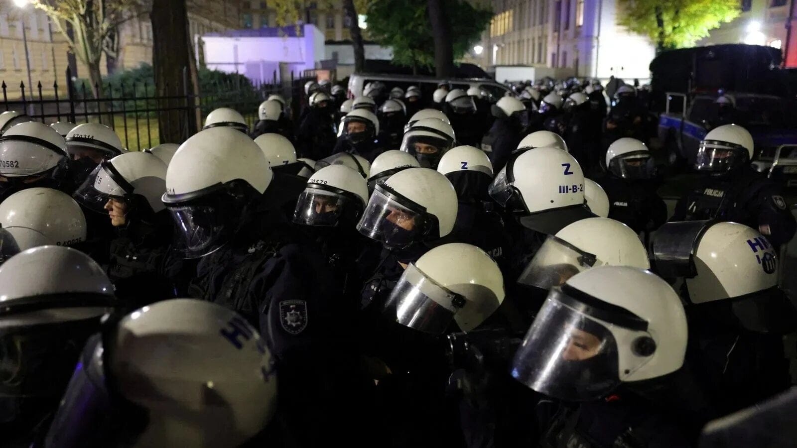 Incident cu un bărbat înarmat la protestul din Varșovia