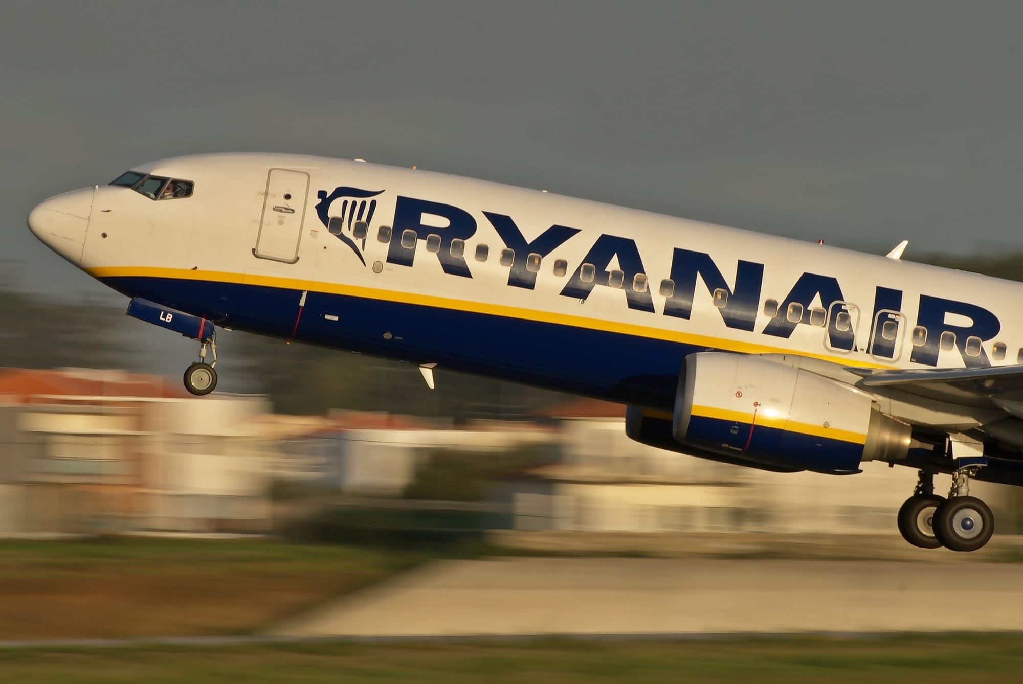 Ryanair își restrânge rețeaua de zboruri în Europa