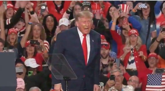 Donald Trump își modifică strategia de campanie electorală