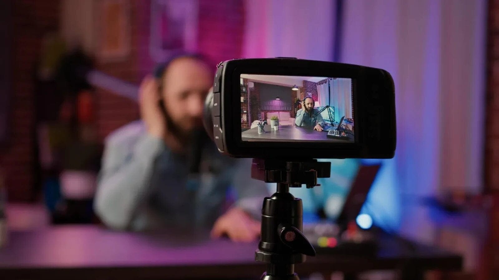Condamnarea unui vlogger pentru incitare la violență domestică