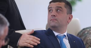 Controverse privind prezența militarilor la audierile ministrului Apărării