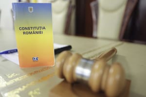 Posibilă sesizare a CCR privind convocarea alegerilor anticipate