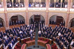 Rețineri de foști miniștri în cadrul unei operațiuni anti-corupție