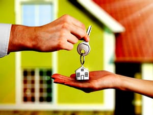 Discuții privind trecerea la impozitarea locuințelor la valoarea de piață
