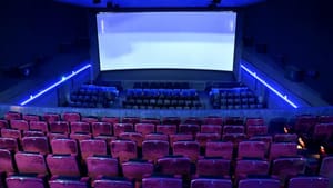 Netflix modifică strategia de lansare a producțiilor proprii