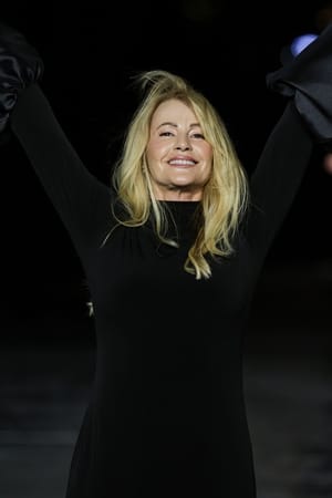 Nadia Comăneci a defilat la Săptămâna Modei de la Paris
