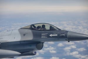 Intervenția avioanelor F-16 în spațiul aerian românesc