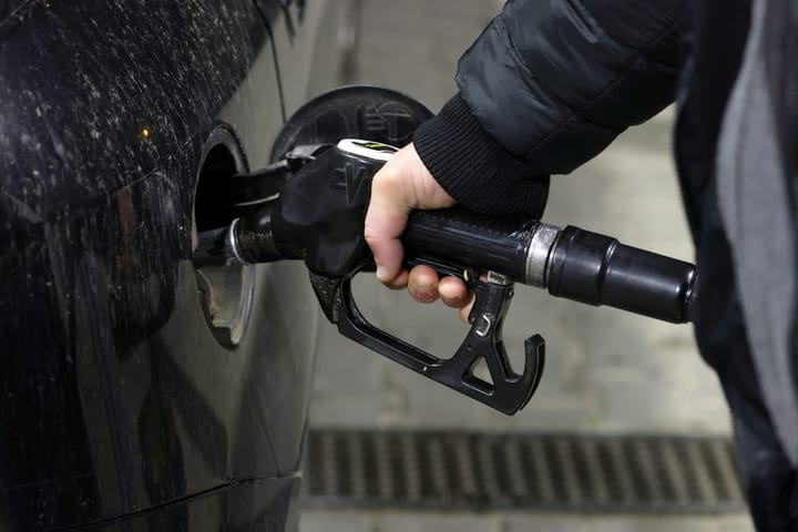 Prognoze privind evoluția prețurilor la motorină până în 2027