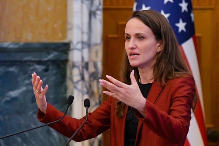 Tensiuni în Parlament în timpul votului pentru Guvernul Niculescu