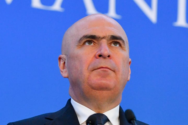 Avertismente privind stabilitatea socială și riscurile politice