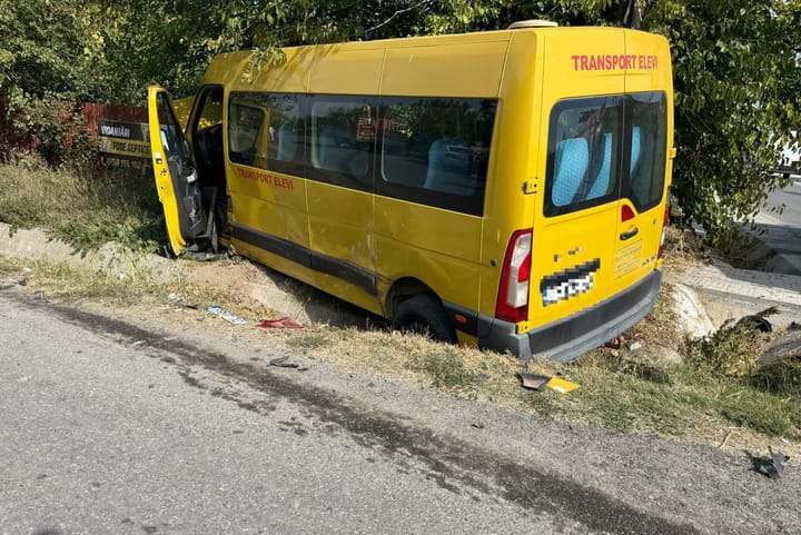 Accident rutier cu un microbuz școlar în județul Giurgiu