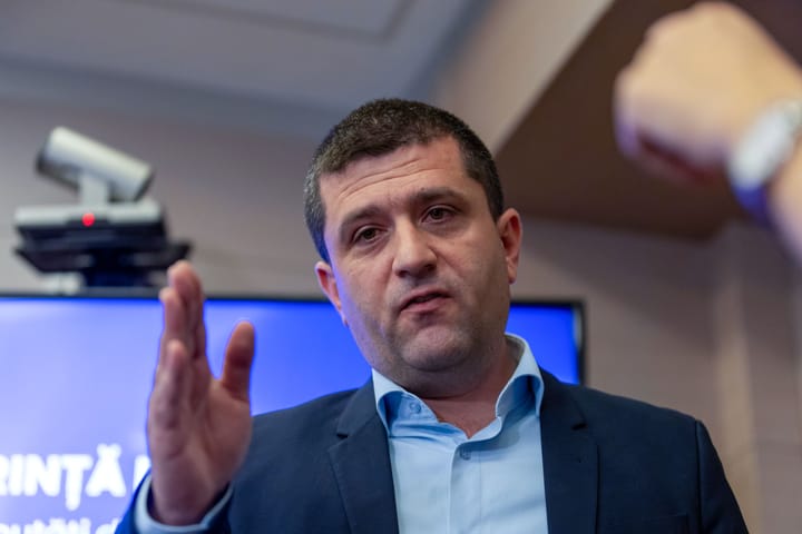 Schimbul de critici între liderii USR și PSD