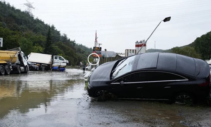 Inundații severe în Istanbul după precipitații record