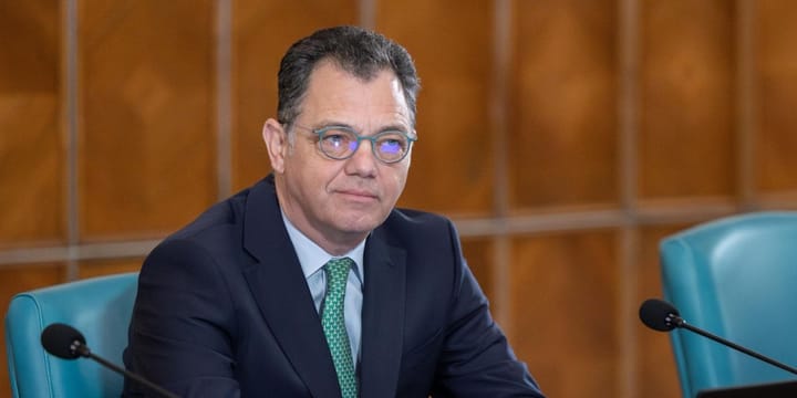 Detaliile despre stagiul militar al propusului ministru al Apărării