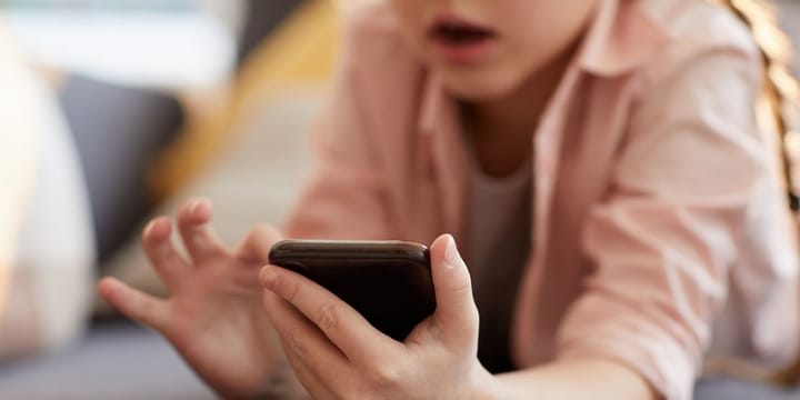 Impactul dispozitivelor digitale asupra dezvoltării copiilor și adolescenților